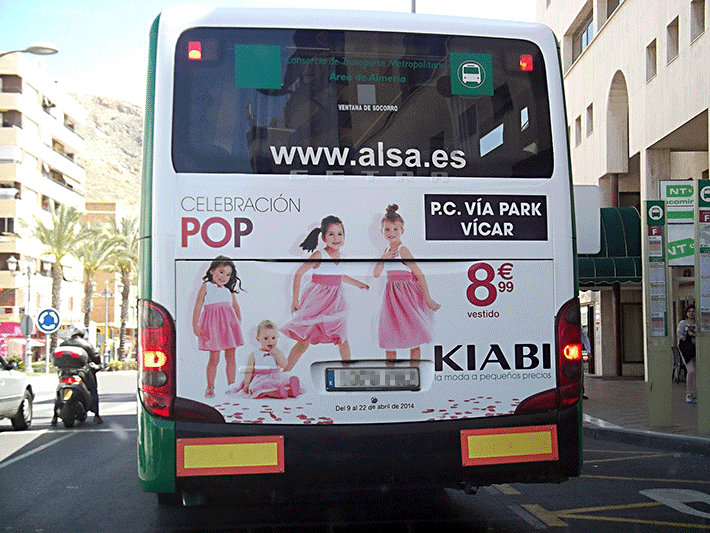 Trabajos de Kiabi, publicidad exterior, Aguadulce, Roquetas, Vícar